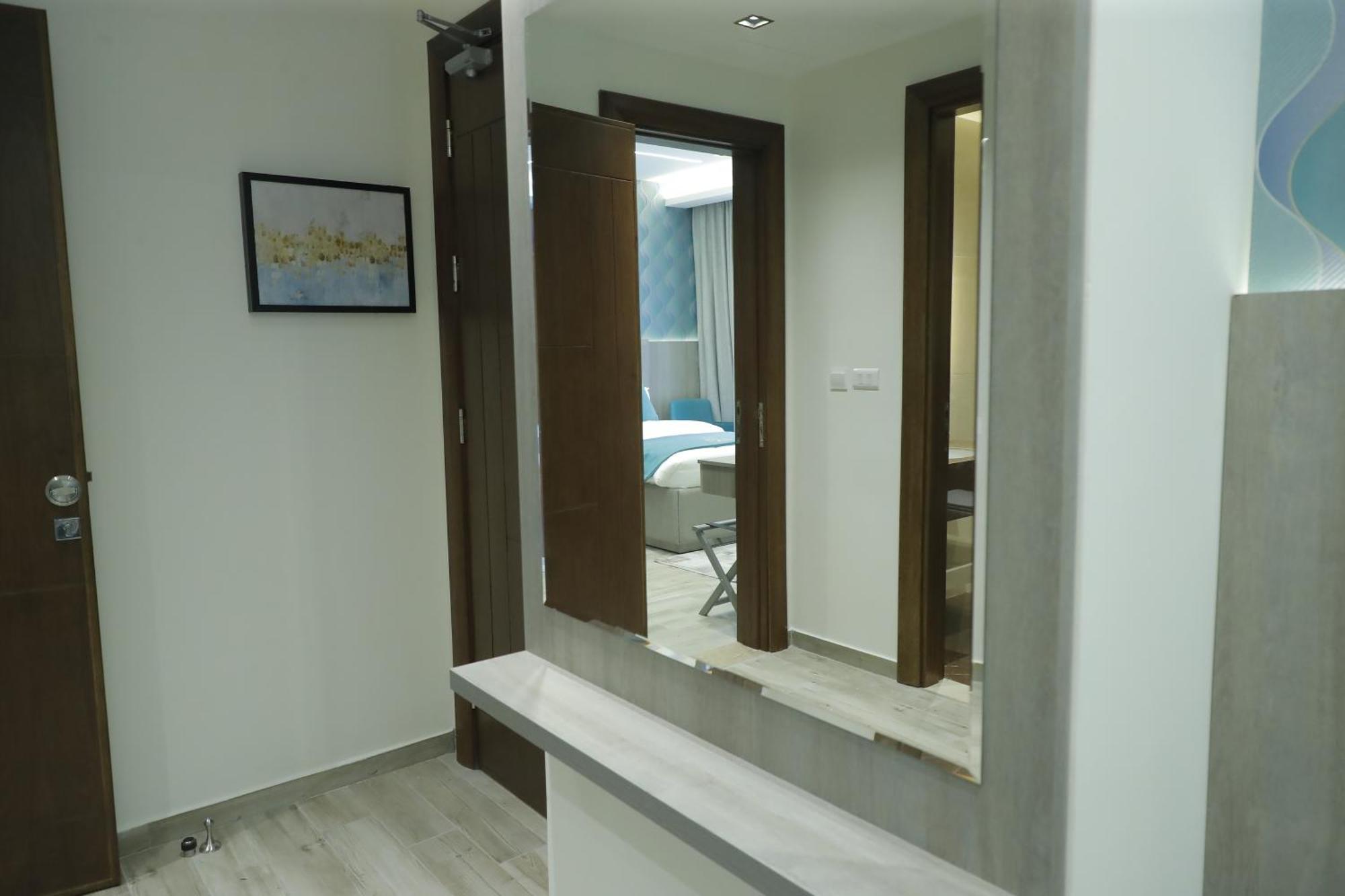 Отель Soho Midtown Ash Shumaysani Экстерьер фото